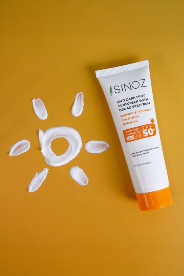 Sinoz LSF 50 – Sonnenschutzmittel für das Gesicht mit hohem Schutz, 50 ml, gegen Hautunreinheiten – für normale und trockene Haut – Bild 6